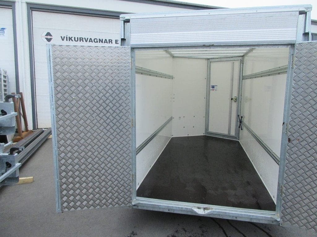 BV106 '7 Lokuð kerra